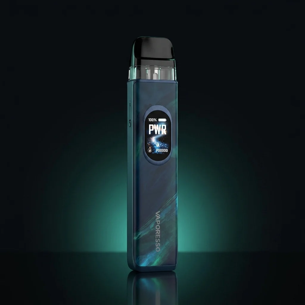 Vaporesso XROS 6 en azul, con la pantalla mostrando el nivel de batería, sobre fondo oscuro de estudio.